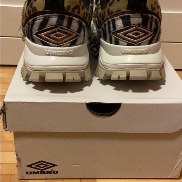 Umbro Bumpy Sneakers - size 7 women’s - Brand new - Picture 7 of 8